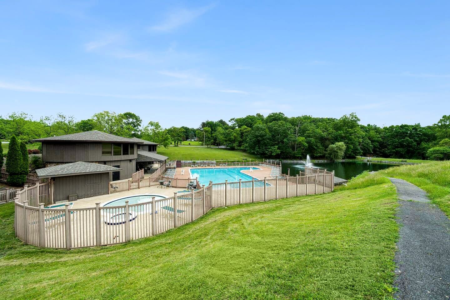 Cabin-Chalet Nestled in the Woods with Hot Tub, Fire Pit and Resort Amenities Just Steps from The Woods Golf Course in Hedgesville, WV