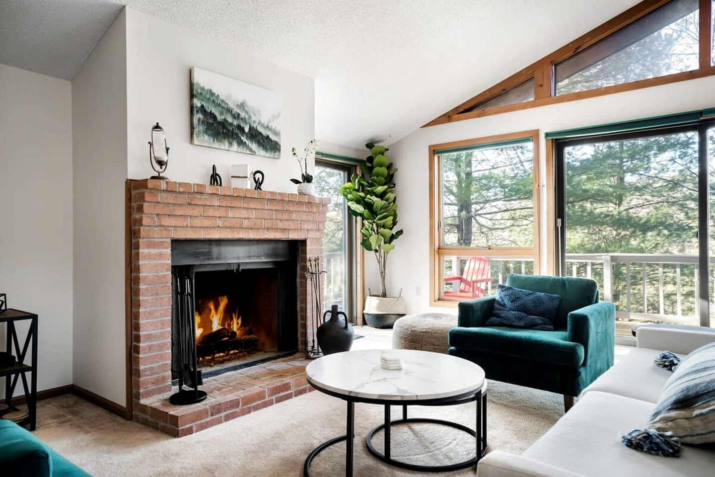 Cabin-Chalet Nestled in the Woods with Hot Tub, Fire Pit and Resort Amenities Just Steps from The Woods Golf Course in Hedgesville, WV