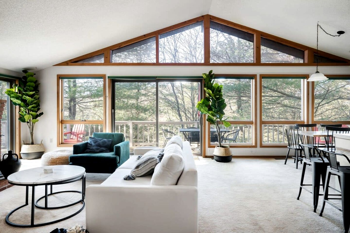 Cabin-Chalet Nestled in the Woods with Hot Tub, Fire Pit and Resort Amenities Just Steps from The Woods Golf Course in Hedgesville, WV
