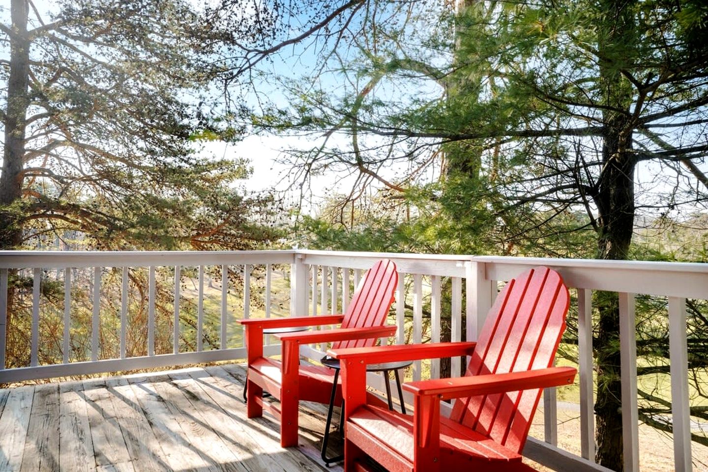 Cabin-Chalet Nestled in the Woods with Hot Tub, Fire Pit and Resort Amenities Just Steps from The Woods Golf Course in Hedgesville, WV