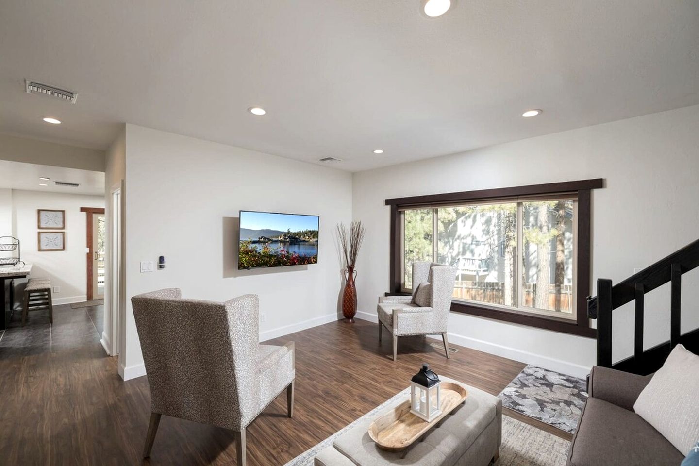 Luxurious Cabin with Game Room, Amazing Deck and Spa in California