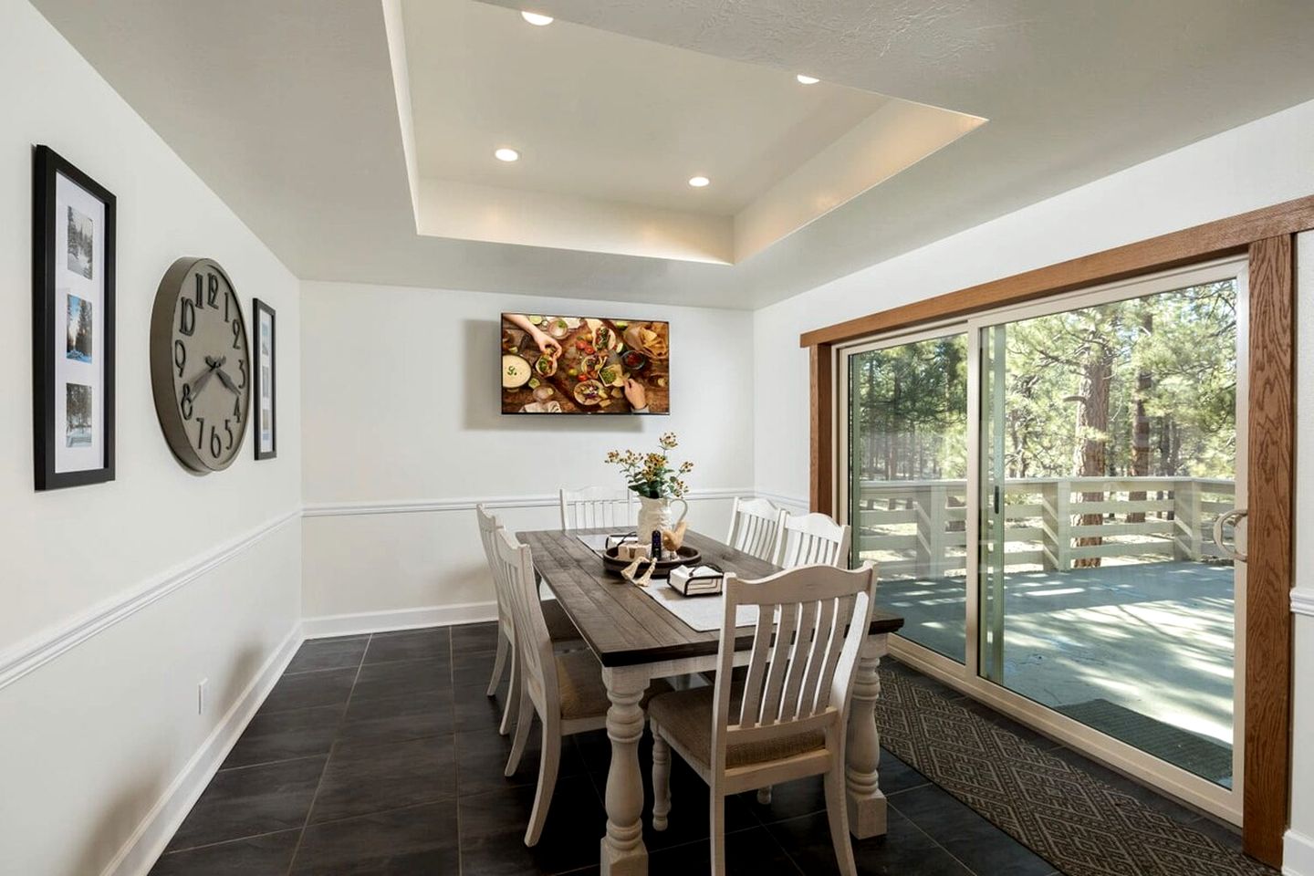 Luxurious Cabin with Game Room, Amazing Deck and Spa in California
