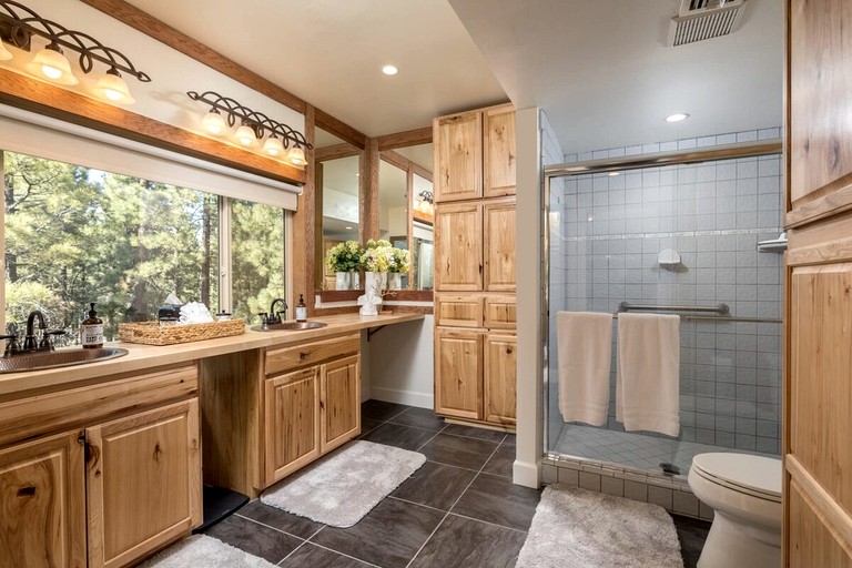 Cabins (United States of America, Big Bear Lake, California)