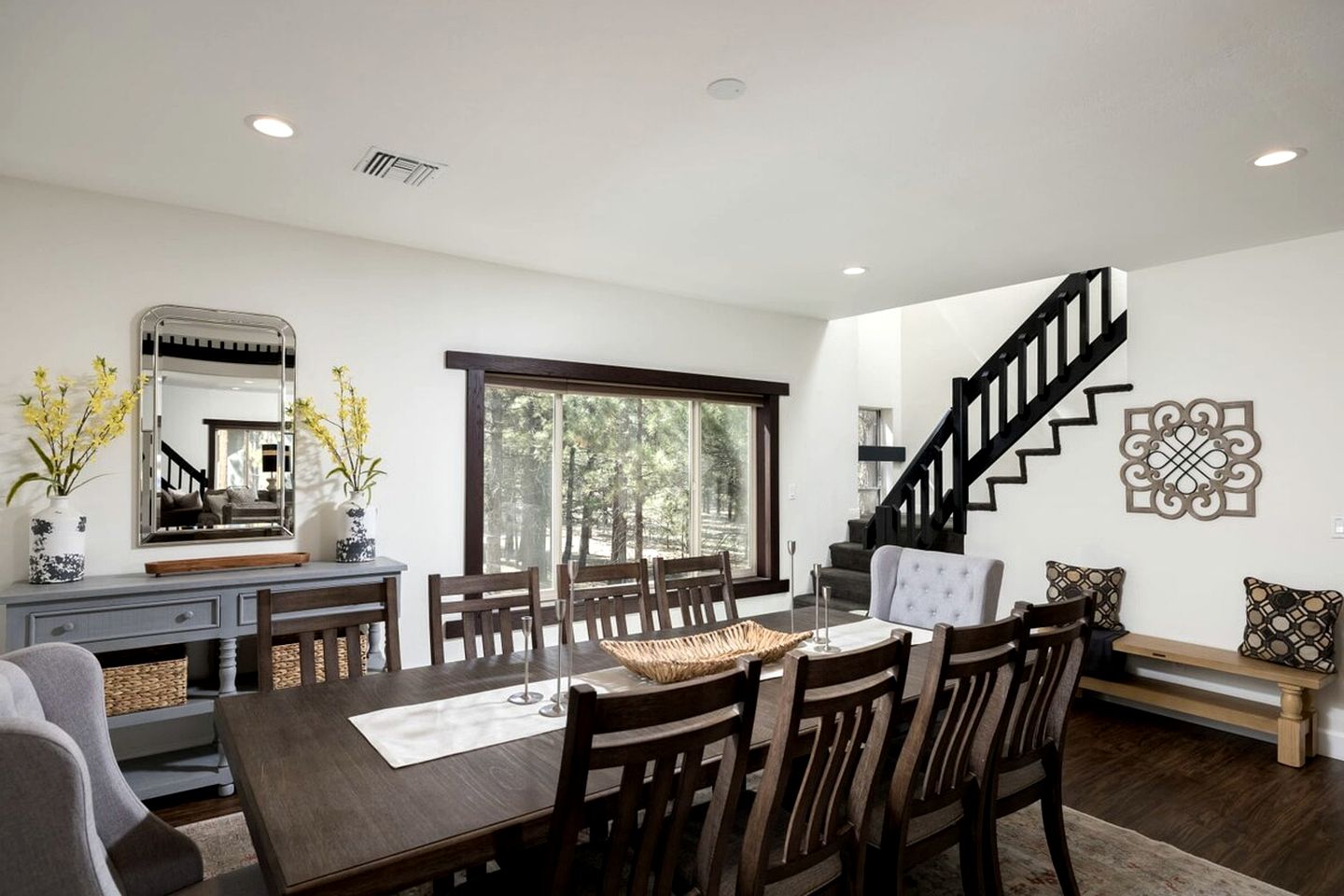Luxurious Cabin with Game Room, Amazing Deck and Spa in California
