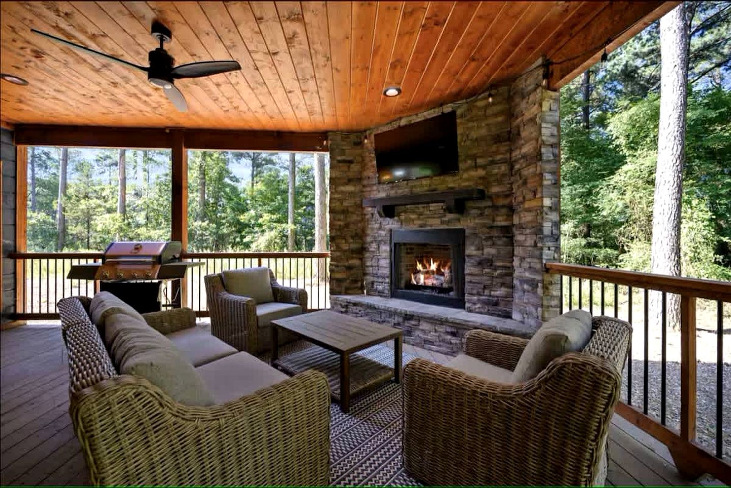 Private Forestview Luxury Cabin with Hot Tub, Foosball Loft & Outdoor Fireplace Near Beavers Bend, Broken Bow, OK