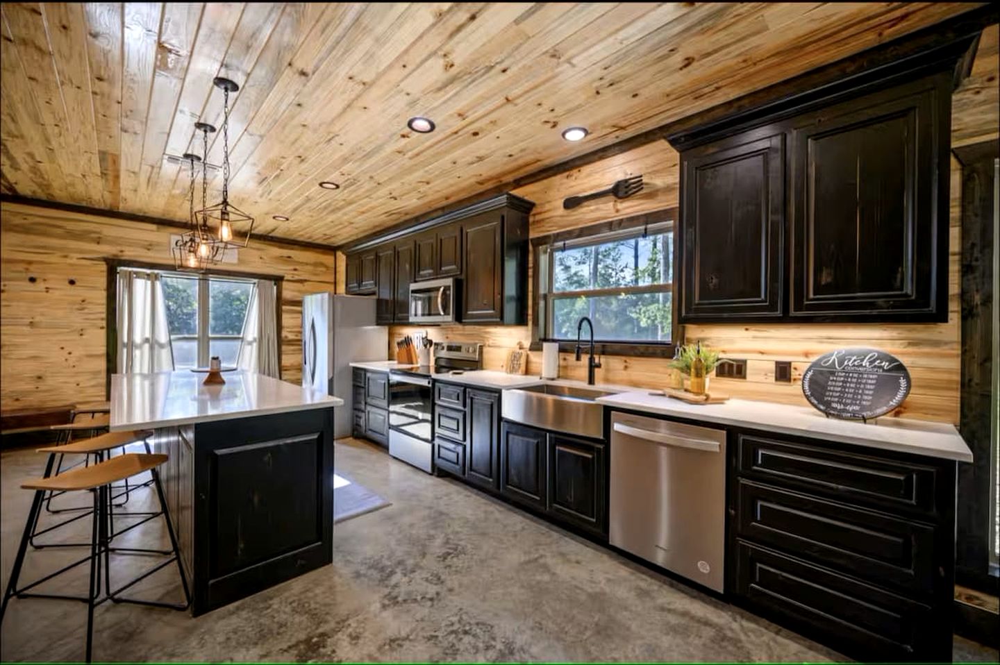 Private Forestview Luxury Cabin with Hot Tub, Foosball Loft & Outdoor Fireplace Near Beavers Bend, Broken Bow, OK