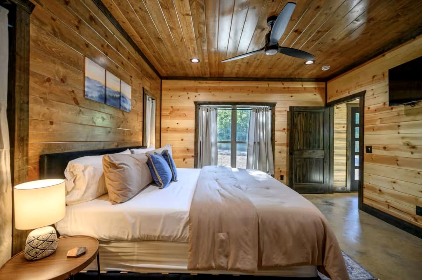 Private Forestview Luxury Cabin with Hot Tub, Foosball Loft & Outdoor Fireplace Near Beavers Bend, Broken Bow, OK