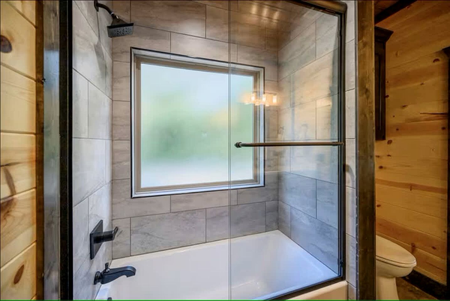 Private Forestview Luxury Cabin with Hot Tub, Foosball Loft & Outdoor Fireplace Near Beavers Bend, Broken Bow, OK