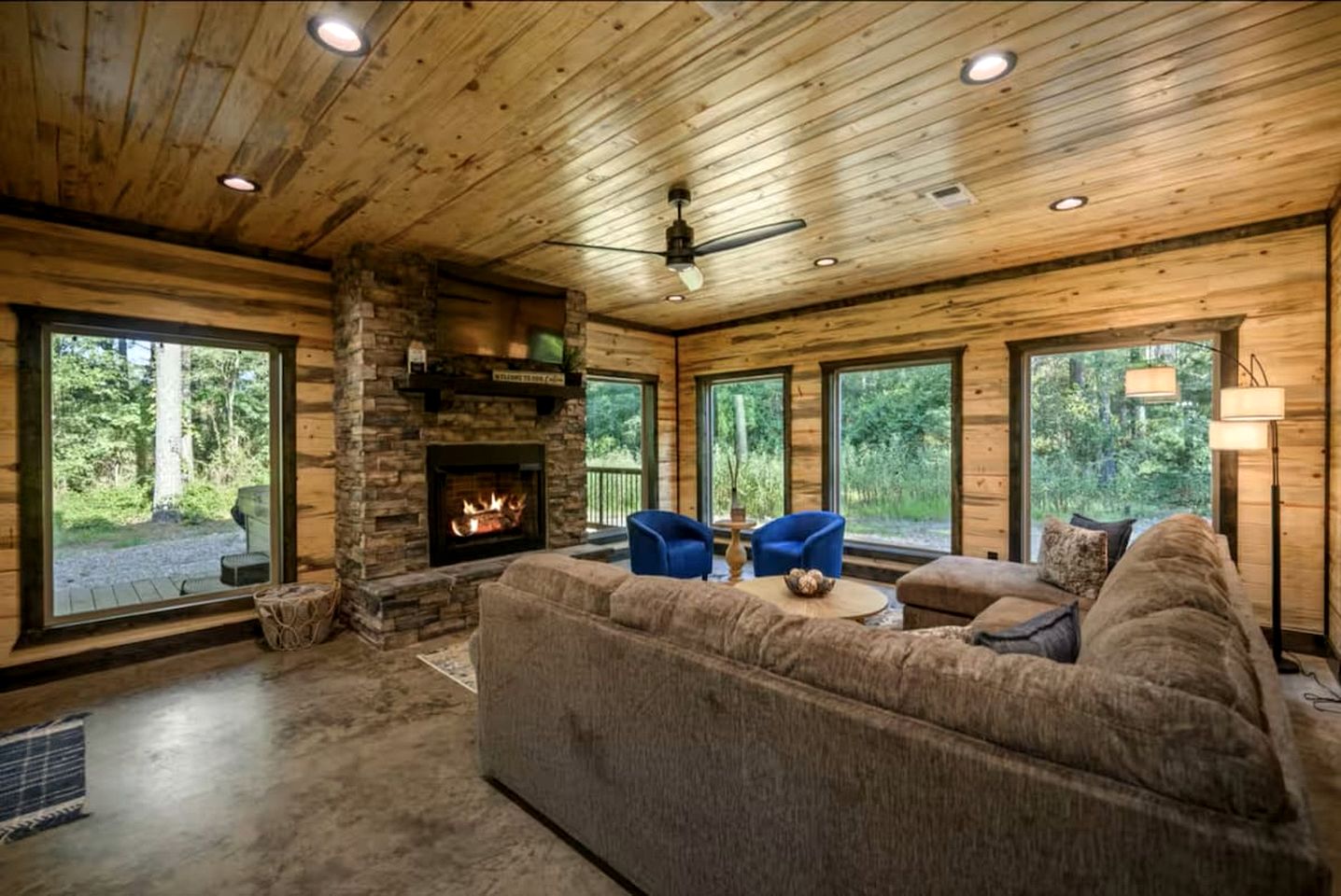 Private Forestview Luxury Cabin with Hot Tub, Foosball Loft & Outdoor Fireplace Near Beavers Bend, Broken Bow, OK