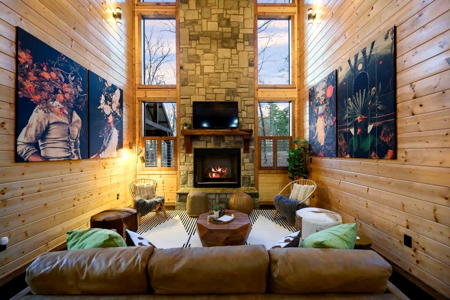 Modern Rustic Cabin with Hot Tub & Loft, Near Shops in Broken Bow, OK