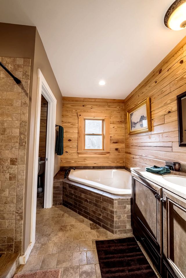 Luxurious Log Cabin with Game Room & Fireplace near Princeton in New Hope, Pennsylvania