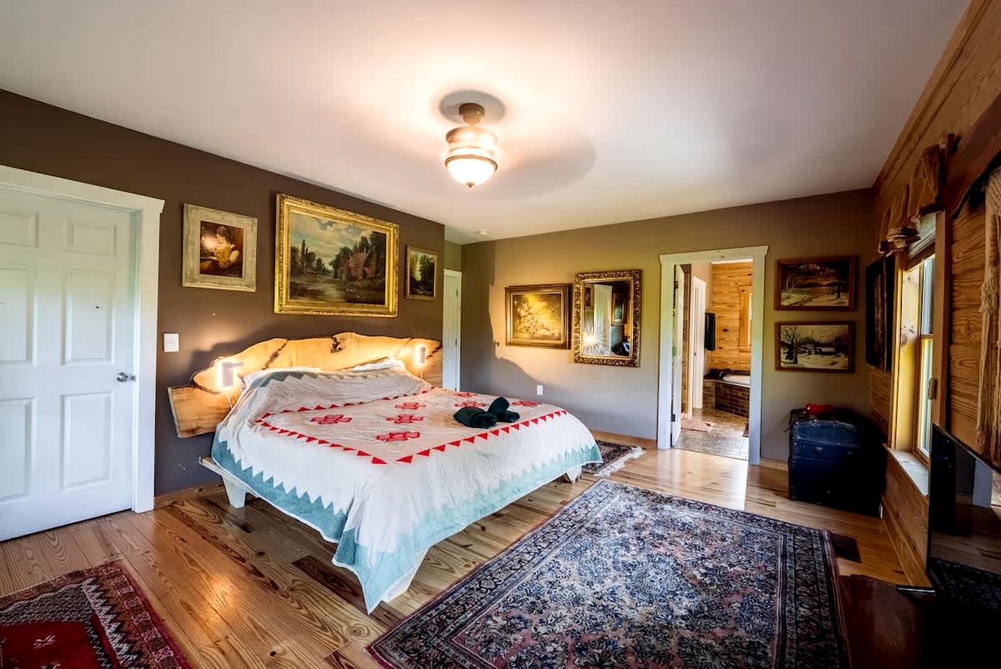 Luxurious Log Cabin with Game Room & Fireplace near Princeton in New Hope, Pennsylvania