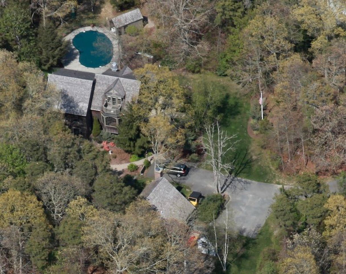 Exquisite Villa Rental for Groups with a Heated Pool in Orleans, Massachusetts