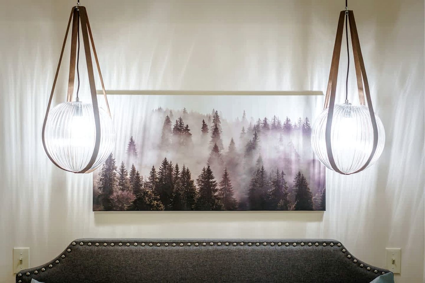 Cozy Sunny Bear Mountain Retreat with Floor-to-Ceiling Stone Fireplace Near Wintergreen Resort in VA