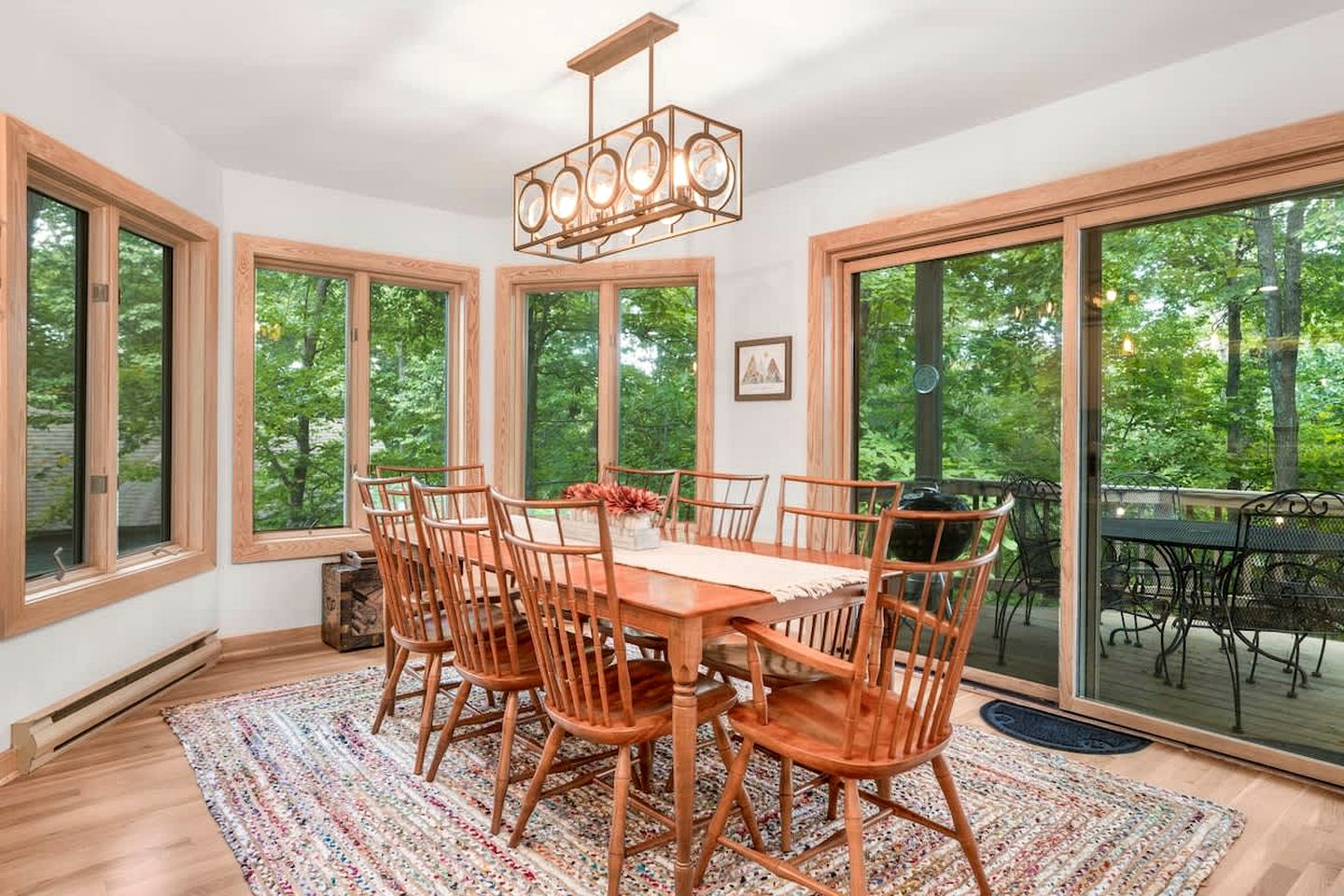 Cozy Sunny Bear Mountain Retreat with Floor-to-Ceiling Stone Fireplace Near Wintergreen Resort in VA