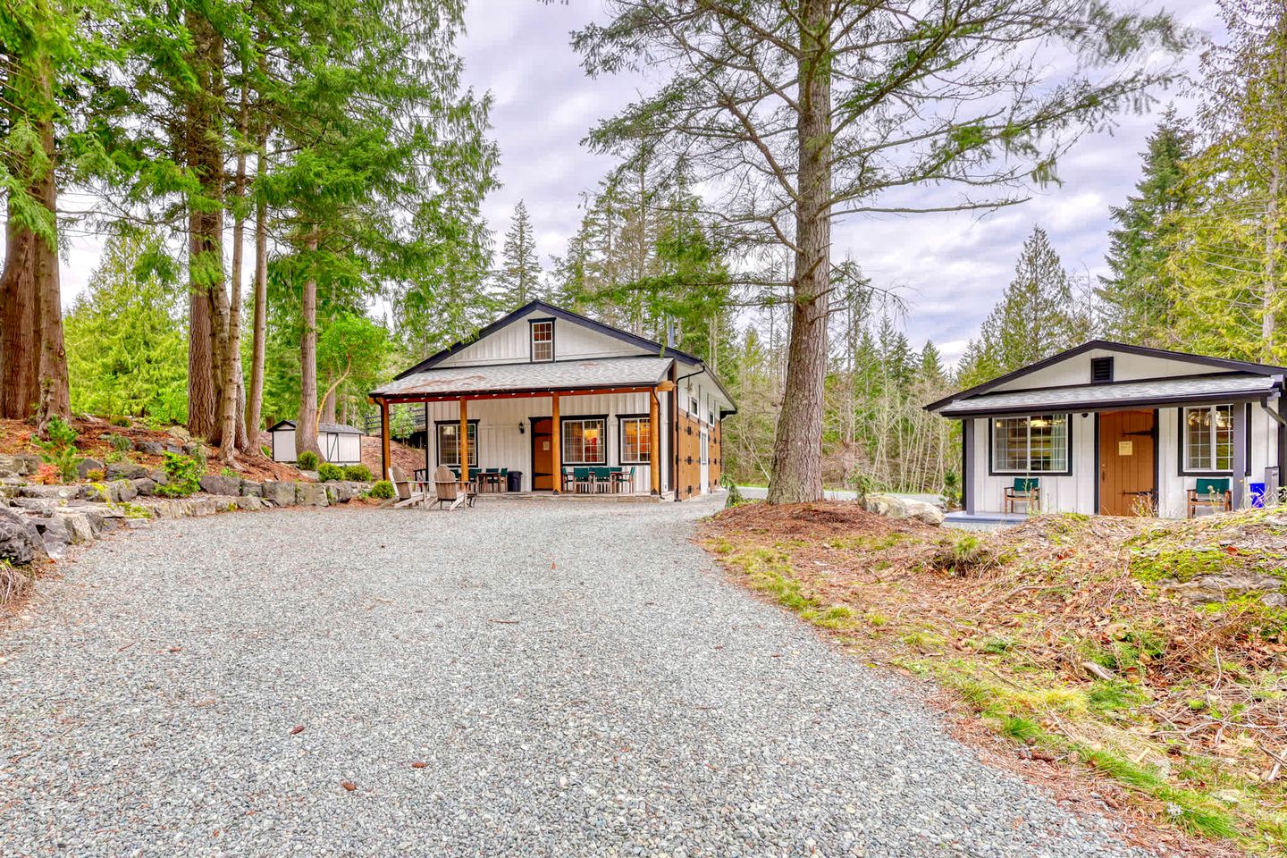 Enchanting Rustic Cabin Retreat near Whistle Lake in Washington