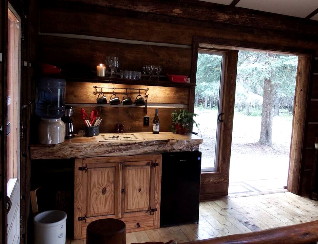 Secluded Rustic Cabin for a Romantic Retreat near Sundre, Alberta