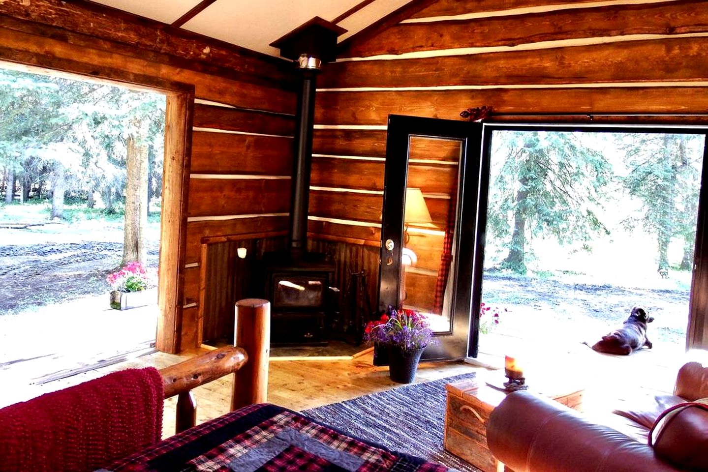 Secluded Rustic Cabin for a Romantic Retreat near Sundre, Alberta