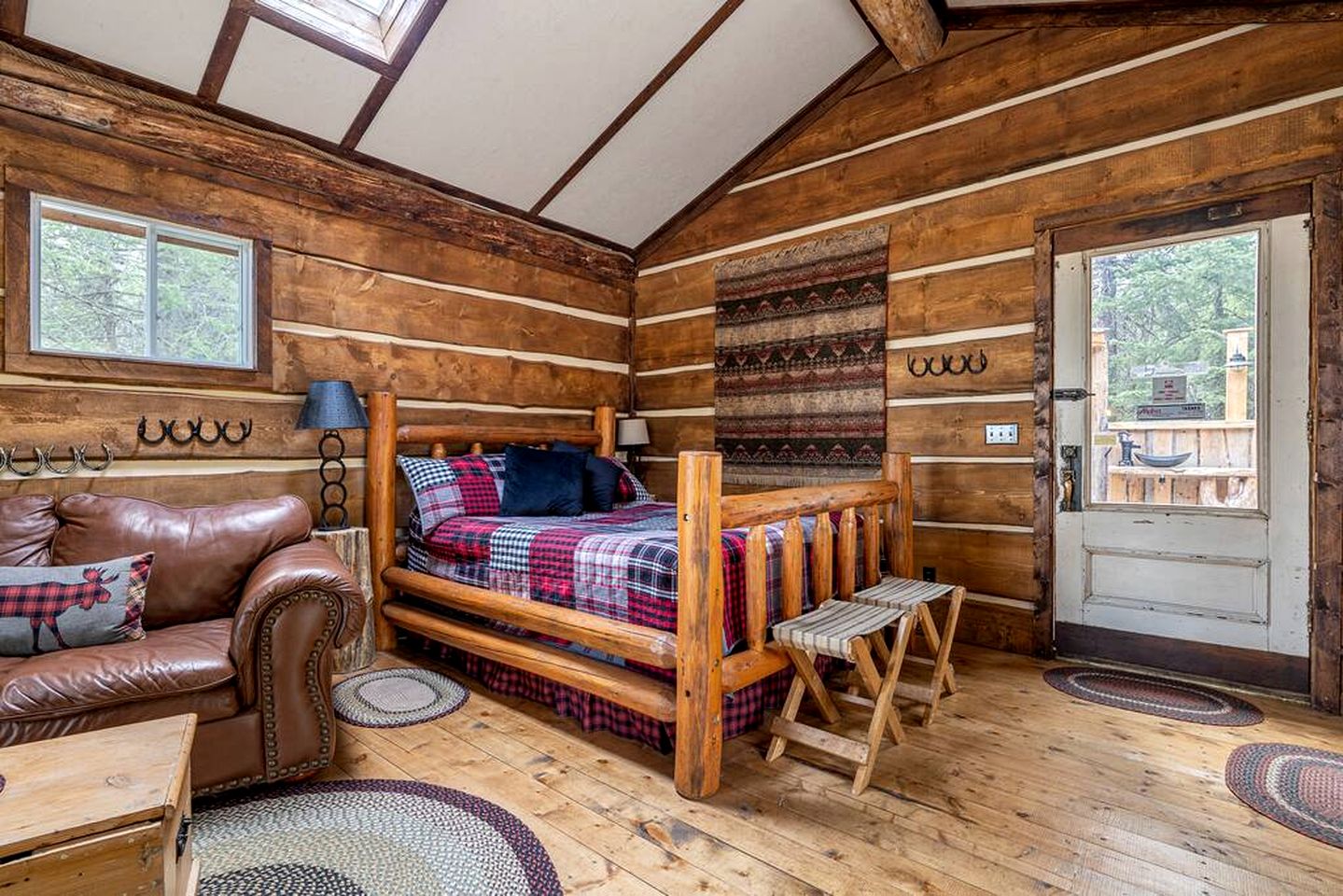 Secluded Rustic Cabin for a Romantic Retreat near Sundre, Alberta