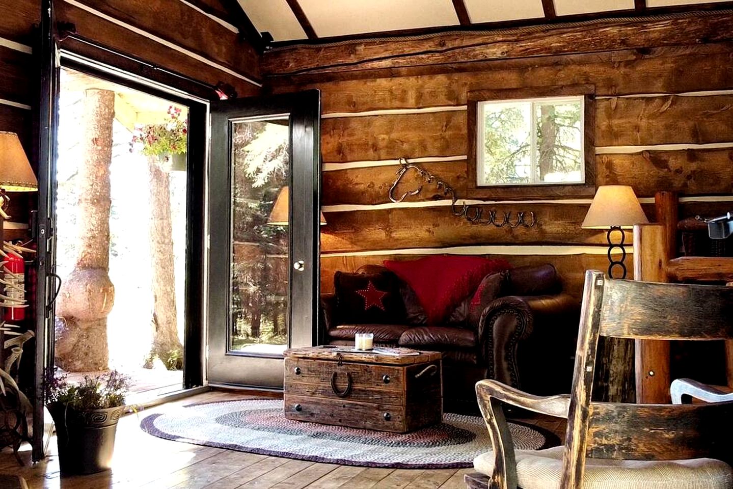 Secluded Rustic Cabin for a Romantic Retreat near Sundre, Alberta