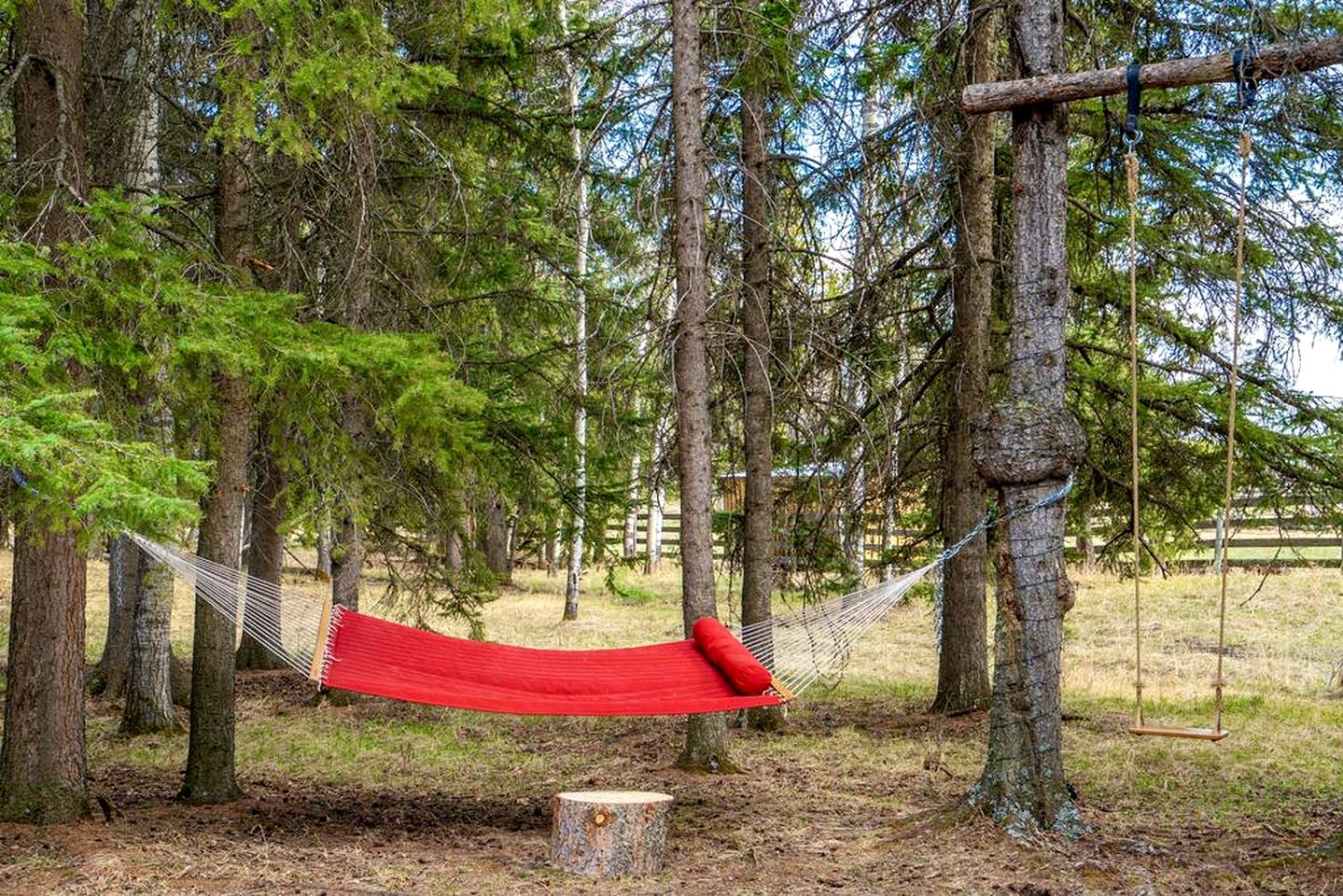 Secluded Rustic Cabin for a Romantic Retreat near Sundre, Alberta