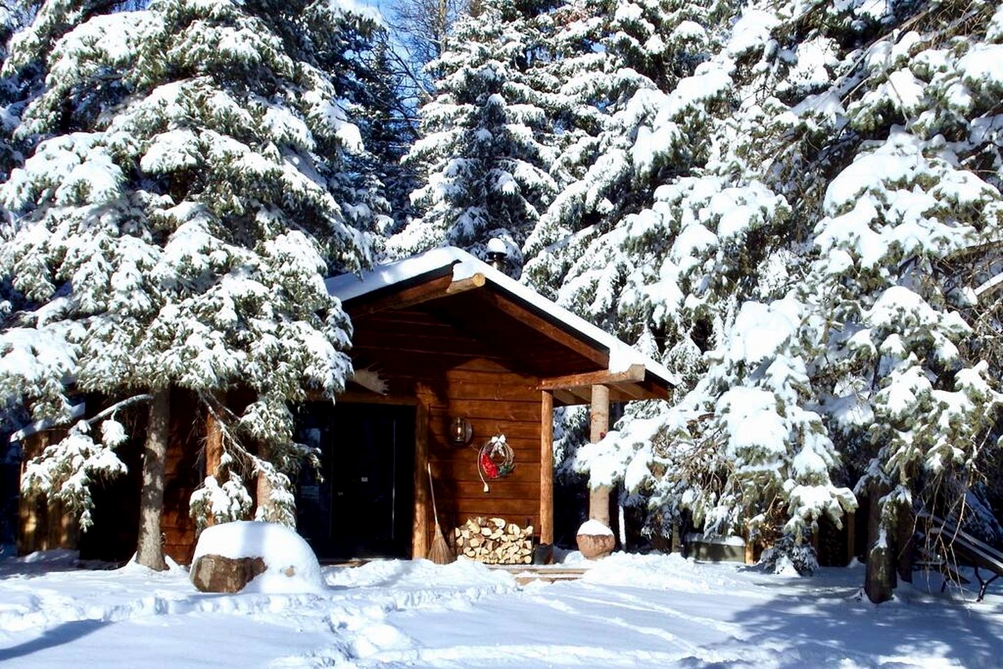 Secluded Rustic Cabin for a Romantic Retreat near Sundre, Alberta