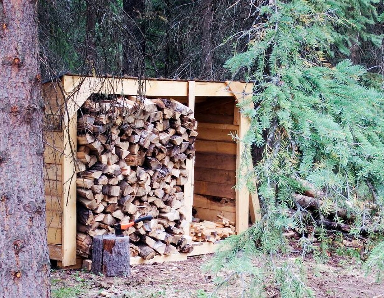 Secluded Rustic Cabin for a Romantic Retreat near Sundre, Alberta