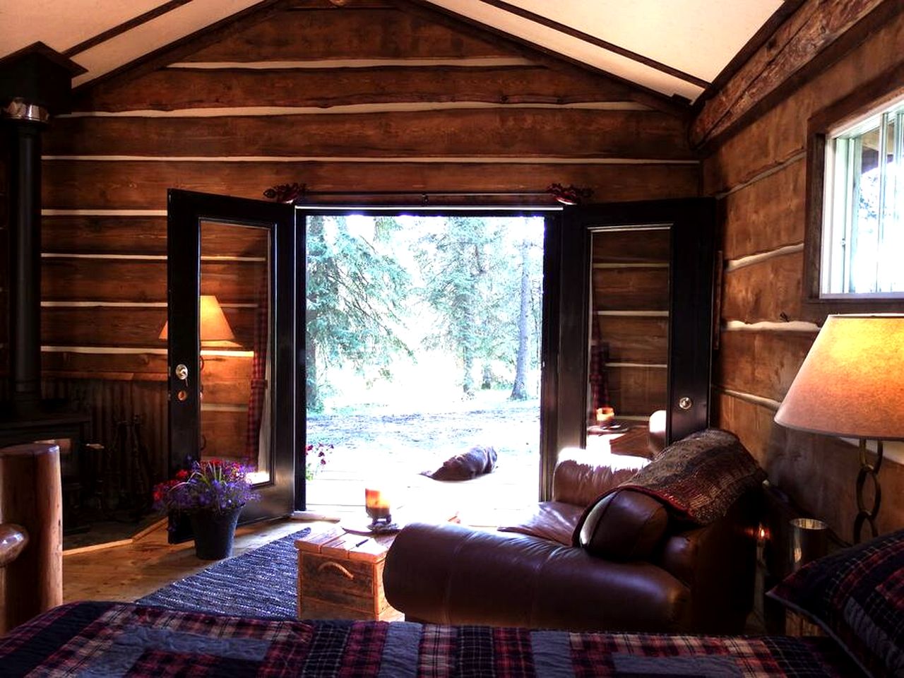 Secluded Rustic Cabin for a Romantic Retreat near Sundre, Alberta