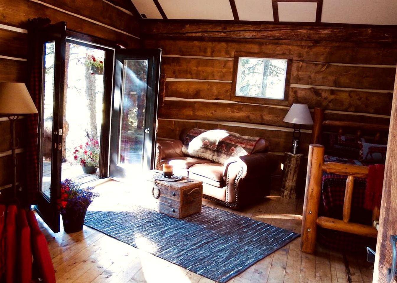 Secluded Rustic Cabin for a Romantic Retreat near Sundre, Alberta