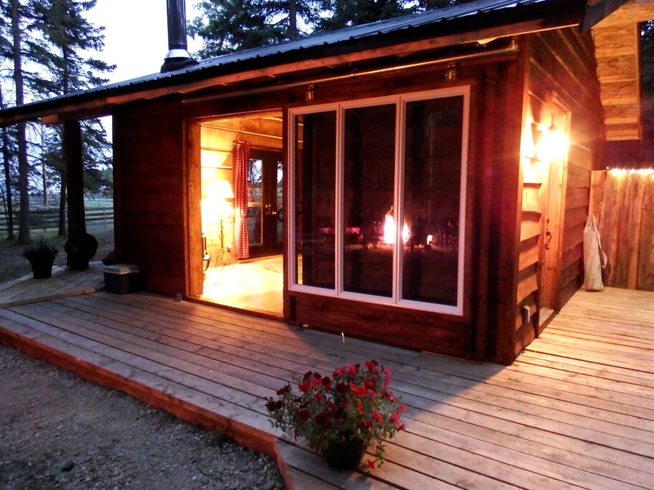 Secluded Rustic Cabin for a Romantic Retreat near Sundre, Alberta