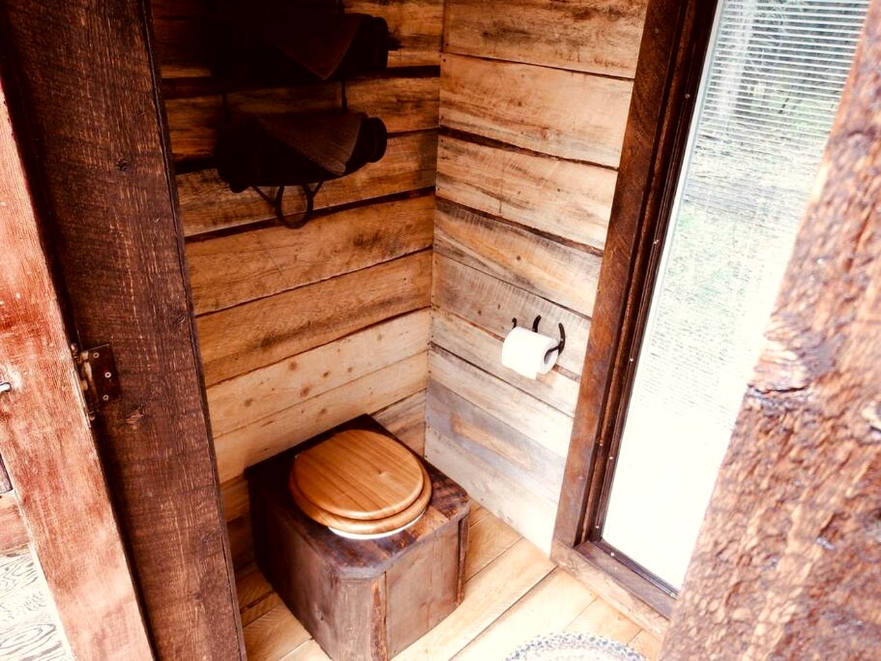 Secluded Rustic Cabin for a Romantic Retreat near Sundre, Alberta