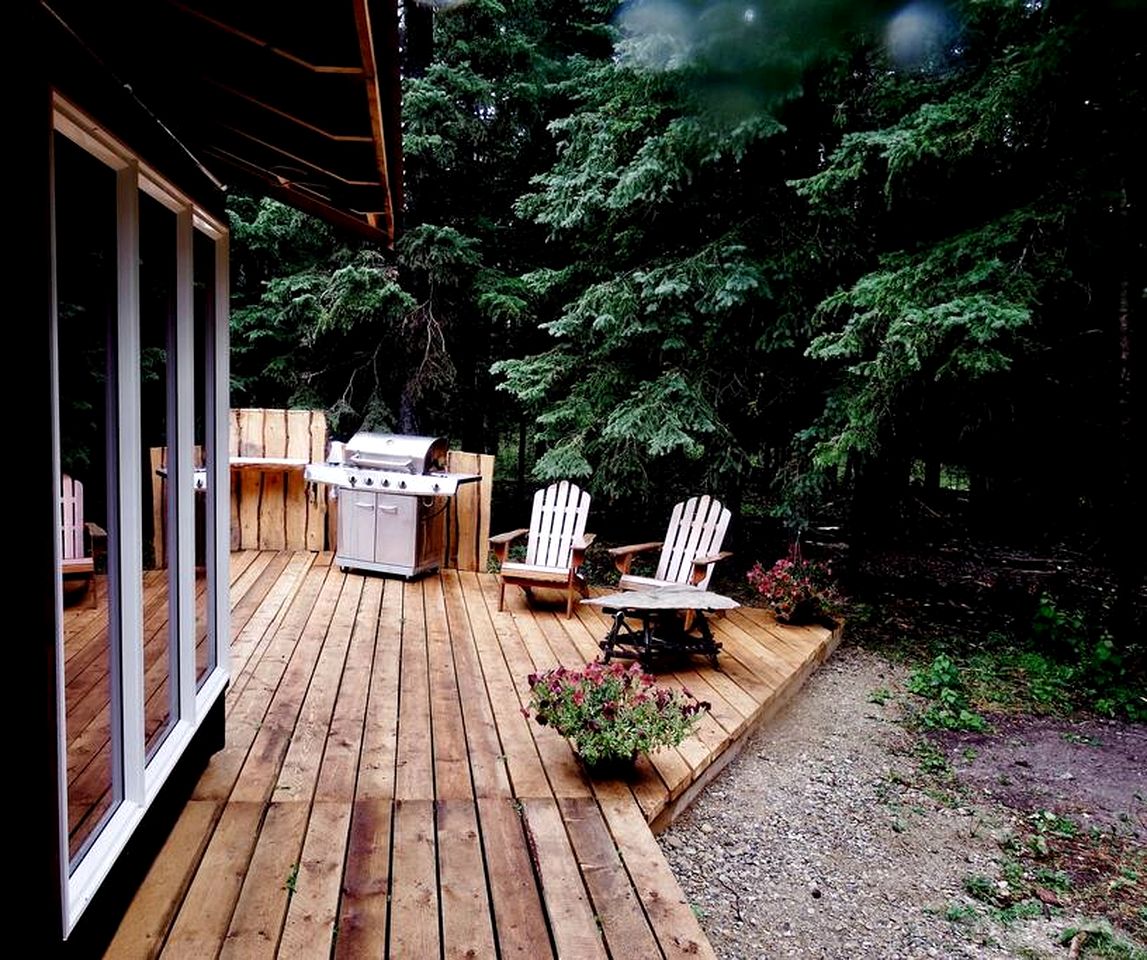 Secluded Rustic Cabin for a Romantic Retreat near Sundre, Alberta