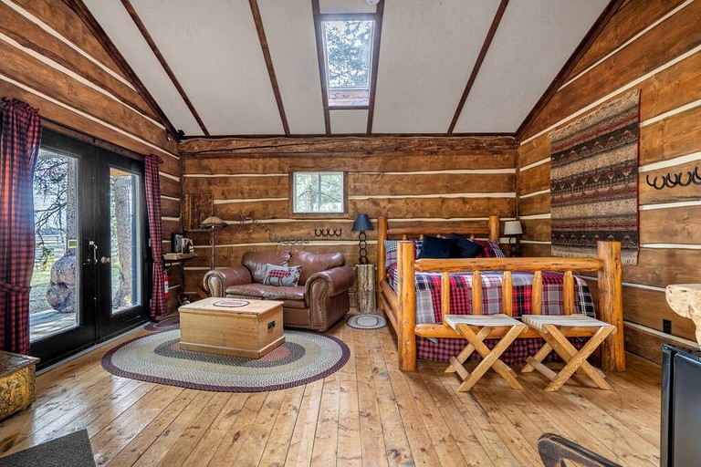 Cabins (Canada, Sundre, Alberta)