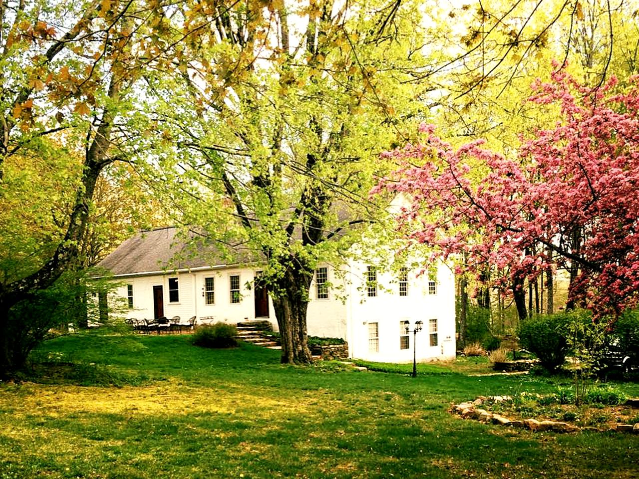 Weekend Getaway in a Charming Bed and Breakfast near Shenipsit State Forest, Connecticut