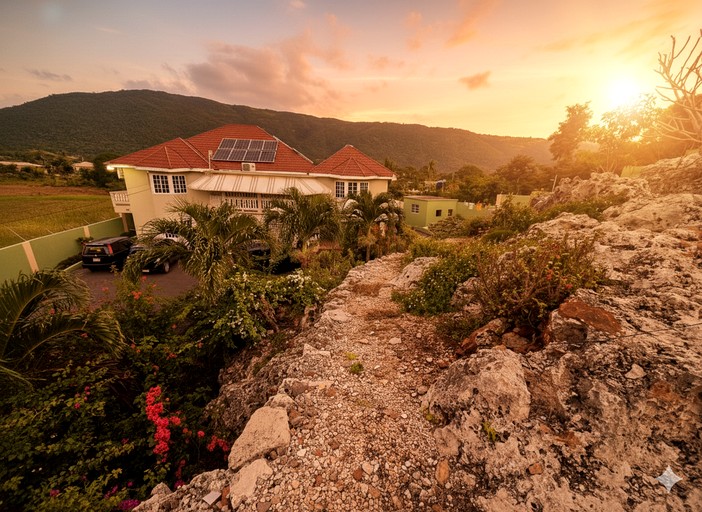 Vacation Rentals (Jamaica, --, --)