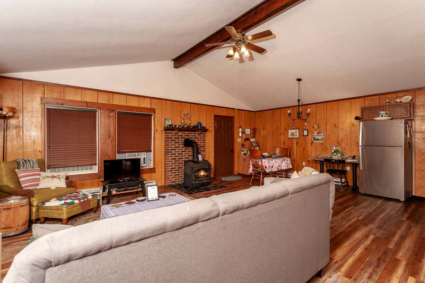 Secluded Mountain Cabin Hideaway near Luray Caverns in Virginia’s Majestic Massanutten Range