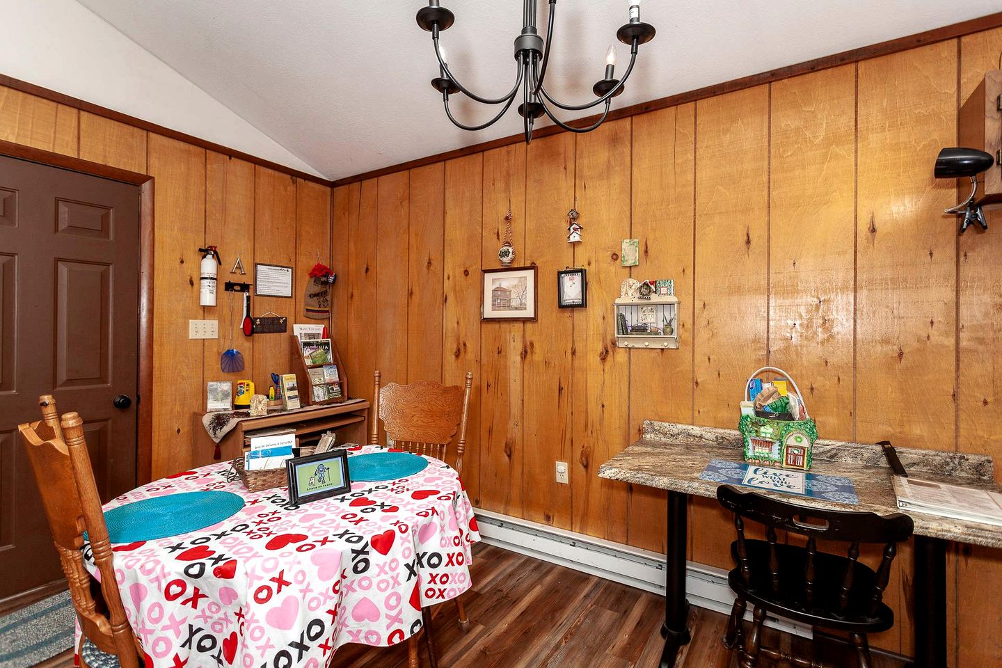 Secluded Mountain Cabin Hideaway near Luray Caverns in Virginia’s Majestic Massanutten Range