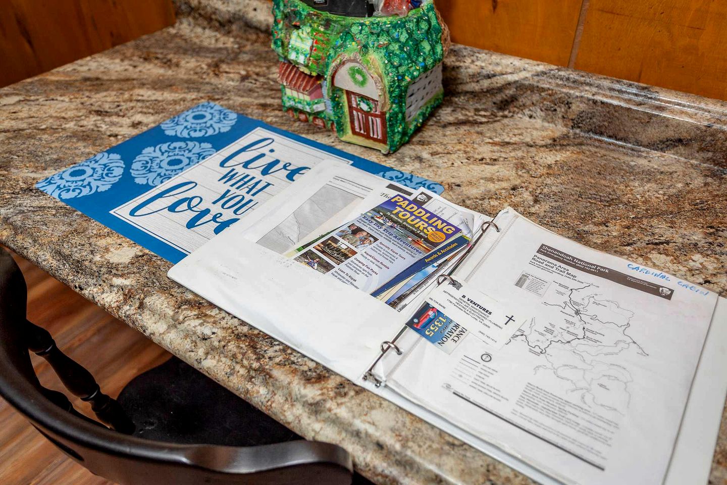 Secluded Mountain Cabin Hideaway near Luray Caverns in Virginia’s Majestic Massanutten Range