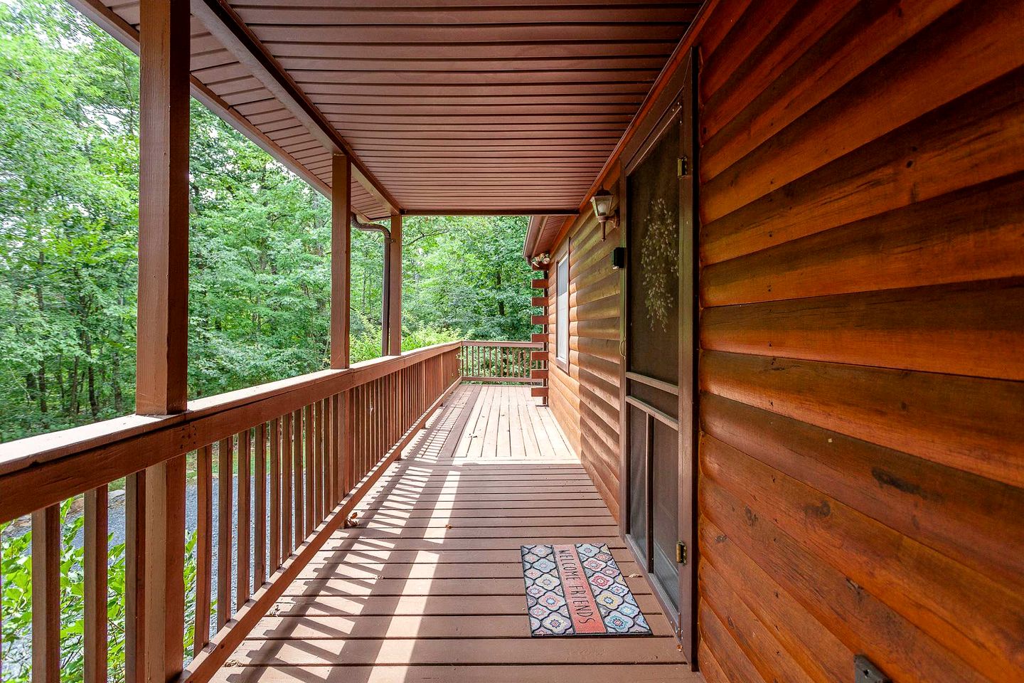 Secluded Mountain Cabin Hideaway near Luray Caverns in Virginia’s Majestic Massanutten Range