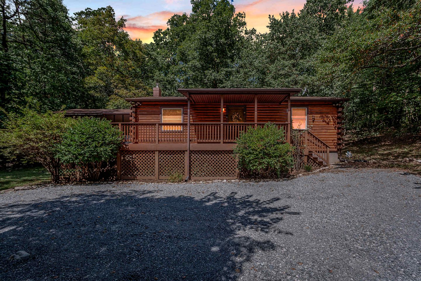 Secluded Mountain Cabin Hideaway near Luray Caverns in Virginia’s Majestic Massanutten Range