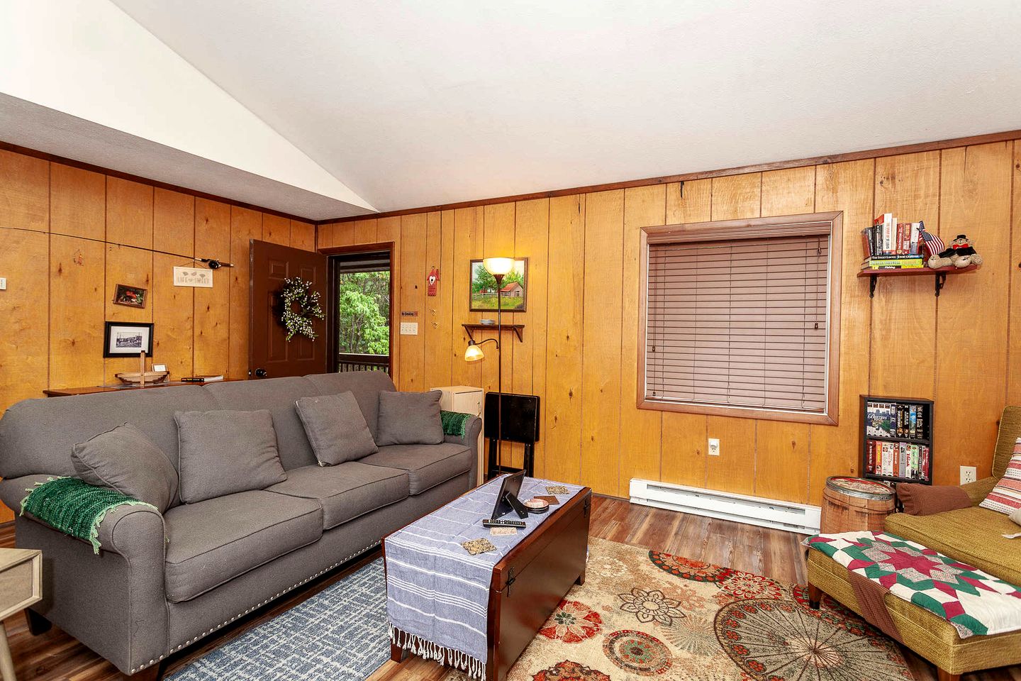 Secluded Mountain Cabin Hideaway near Luray Caverns in Virginia’s Majestic Massanutten Range