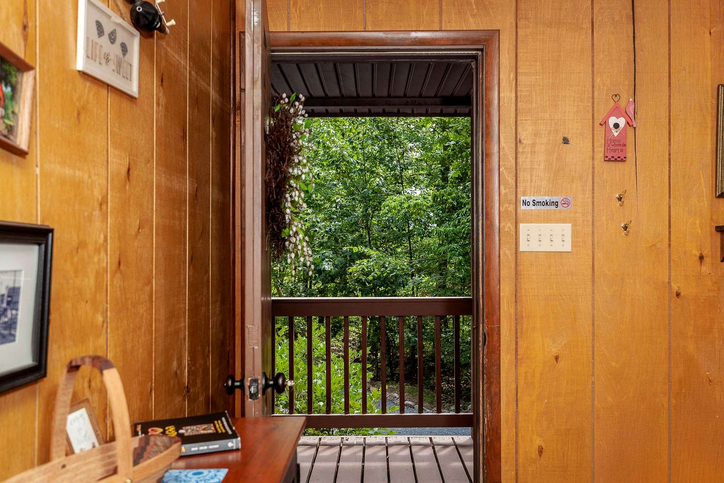 Secluded Mountain Cabin Hideaway near Luray Caverns in Virginia’s Majestic Massanutten Range