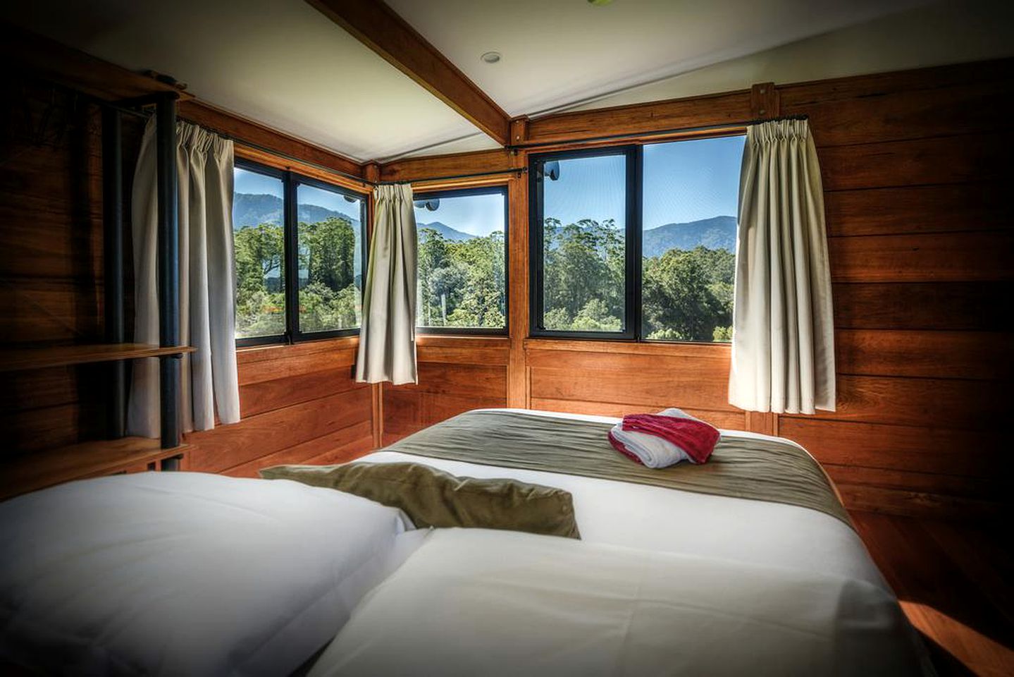 Secluded Cabin Rental with Beautiful Mountain Views near Coffs Harbour, New South Wales