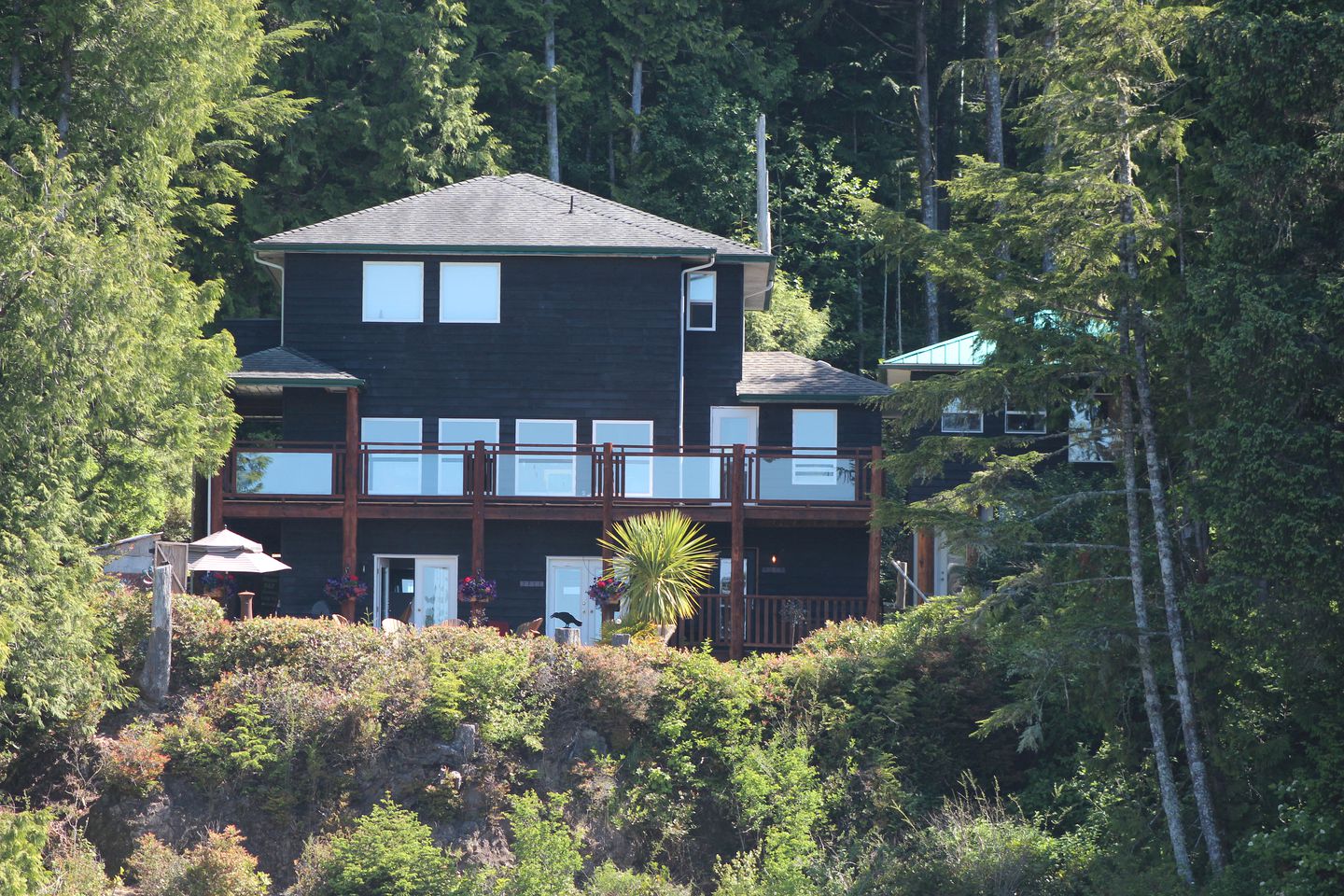 Lovely Room with a Private Hot Tub for a Peaceful Getaway near Ucluelet, British Columbia