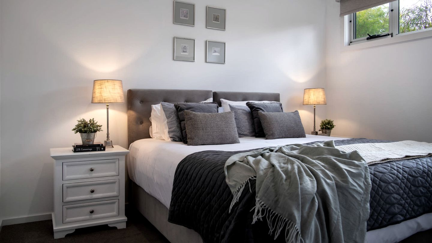 Lake Elegant Cottage with Open Spaces and Views in Australia