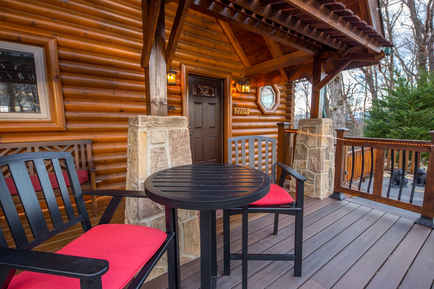 Magnificent Cabin with Jacuzzi, Pool Table and Poker Table in Sevierville, Tennessee
