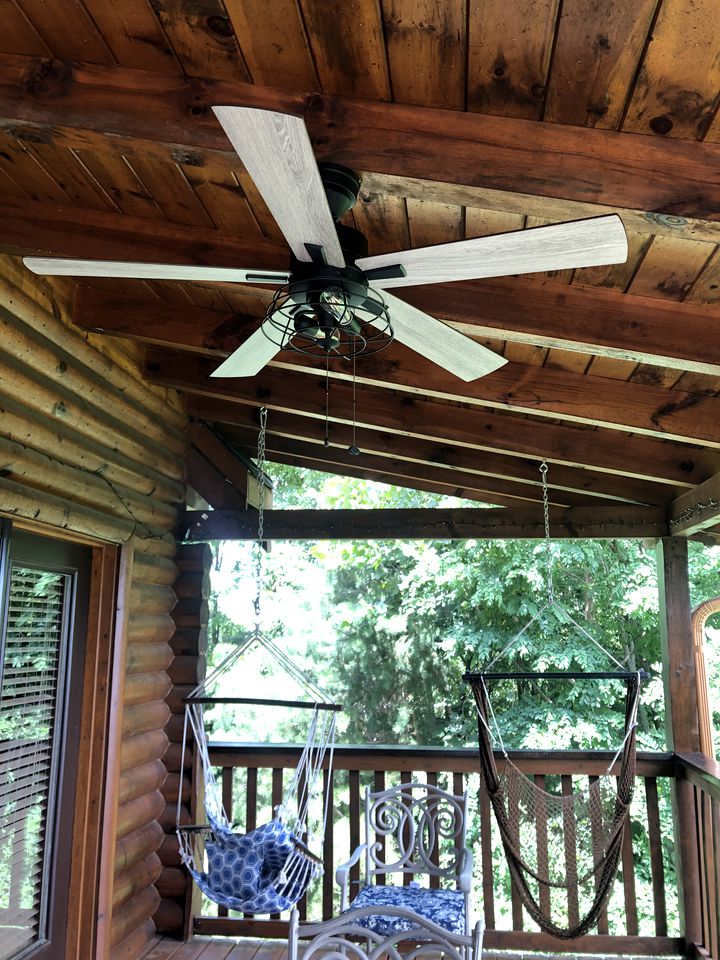Magnificent Cabin with Jacuzzi, Pool Table and Poker Table in Sevierville, Tennessee