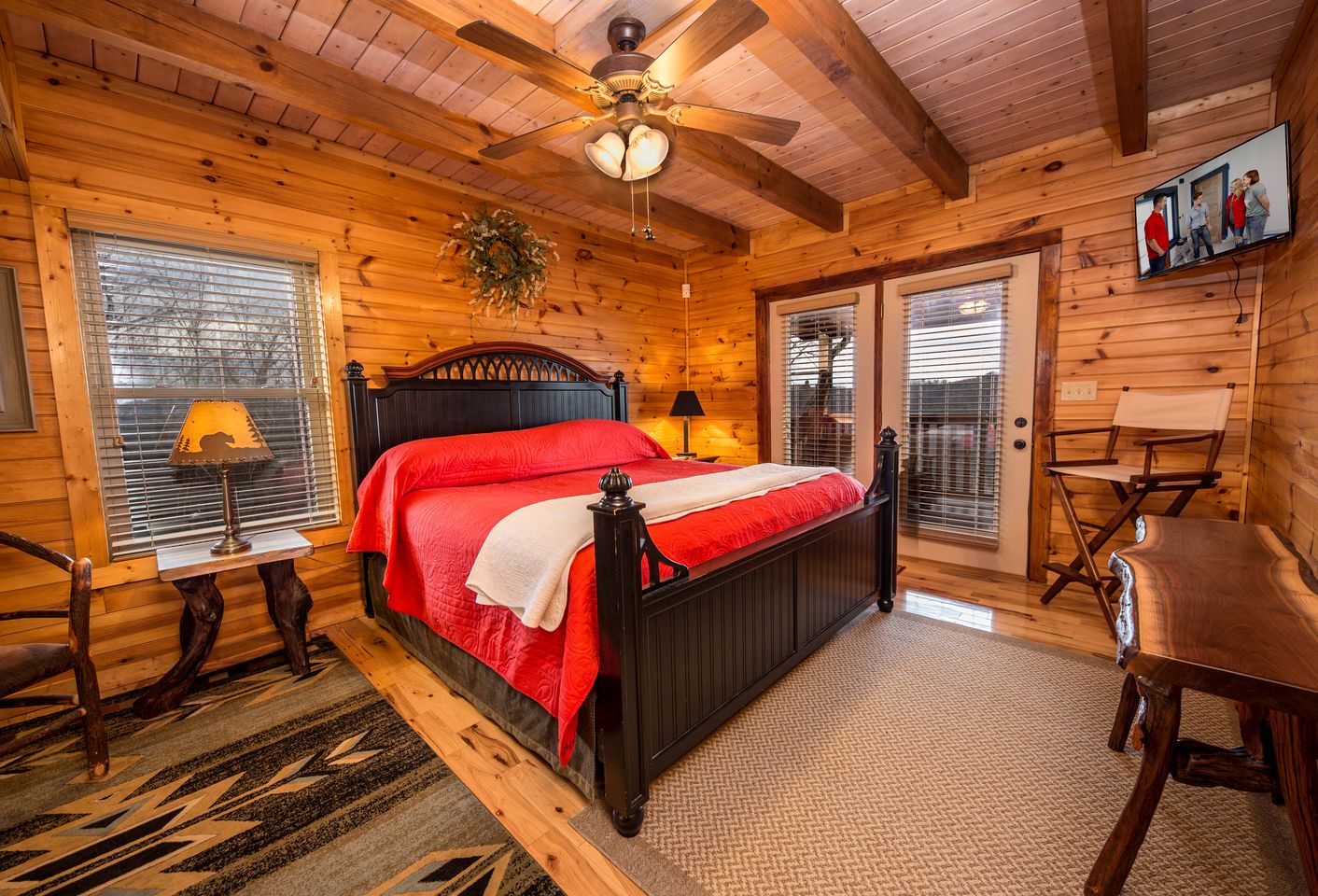 Magnificent Cabin with Jacuzzi, Pool Table and Poker Table in Sevierville, Tennessee