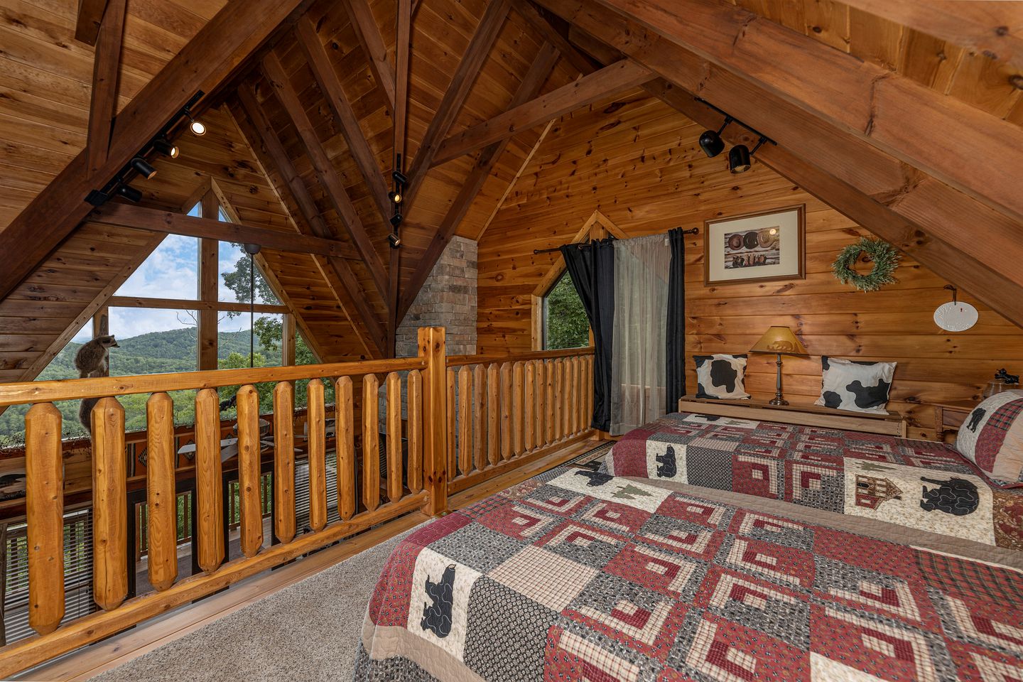 Magnificent Cabin with Jacuzzi, Pool Table and Poker Table in Sevierville, Tennessee