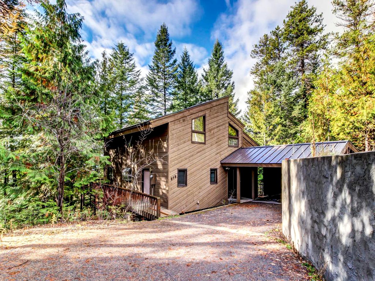 Four-Season Cabin near Whitefish, Montana